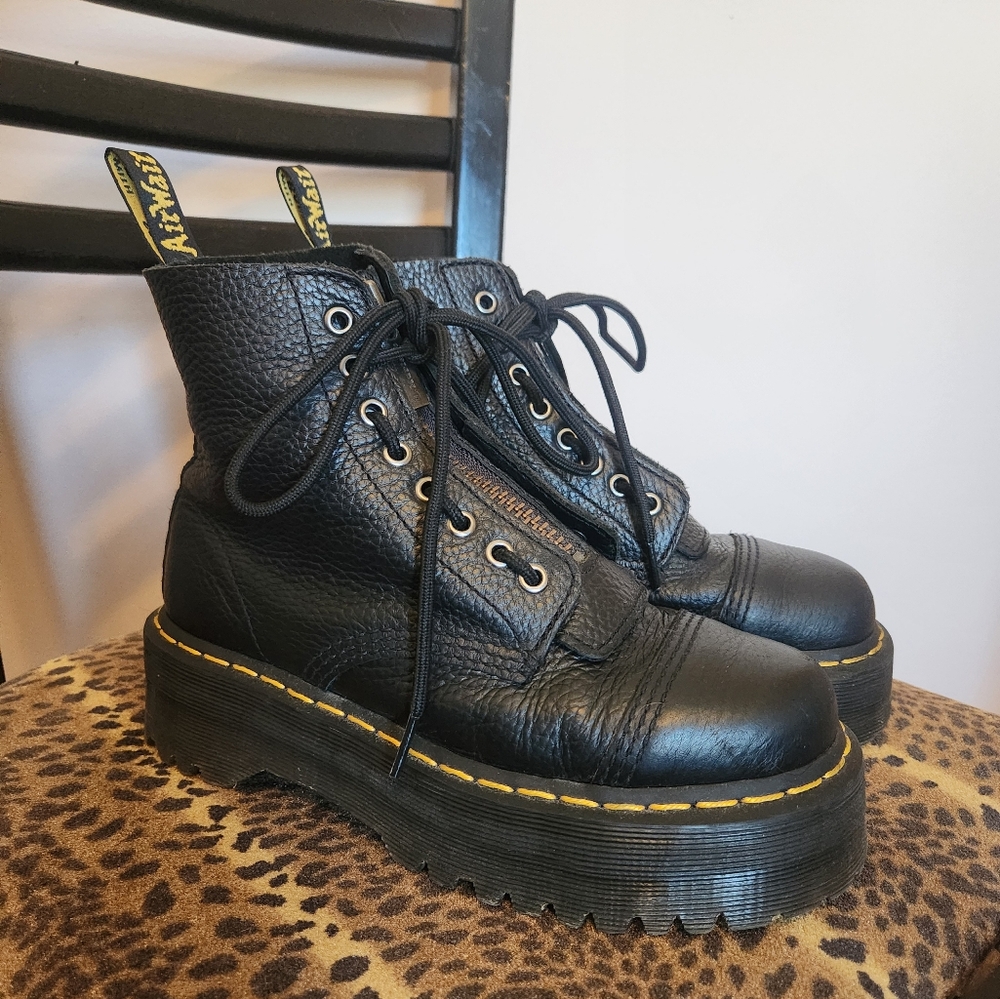 Dr. Martens Sinclair Leather platform Boot size 7